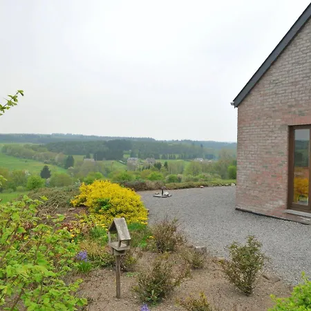別荘 Bungalow In Peaceful Environment, With Lovely Views Of Surrounding Green Hills