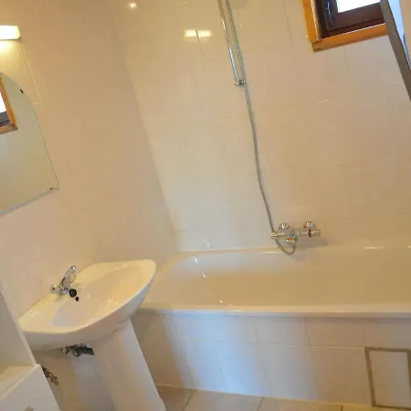 別荘 Bungalow In Peaceful Environment, With Lovely Views Of Surrounding Green Hills *